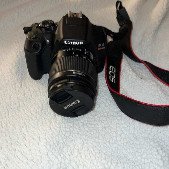 This is a canon EOS Rebel T6 with the EFS 18-55mm lens and the battery pack